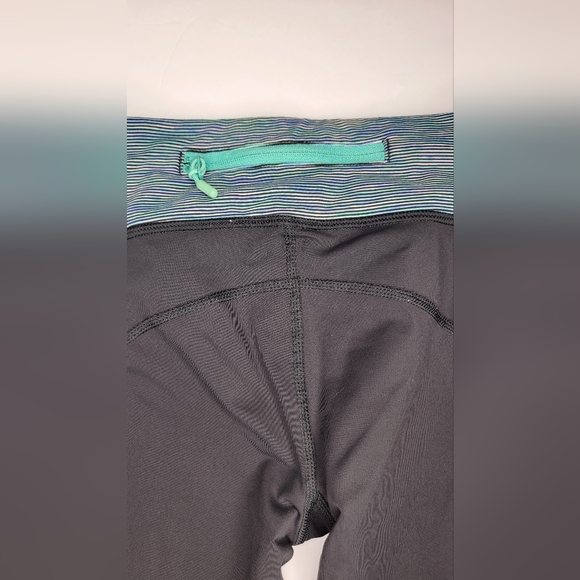 Lululemon Run Excel Crop 3/4  Green Stripes Leggings 4 - Picture 4 of 8